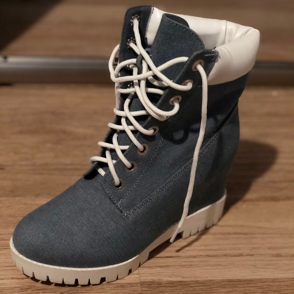 Wedge style boots